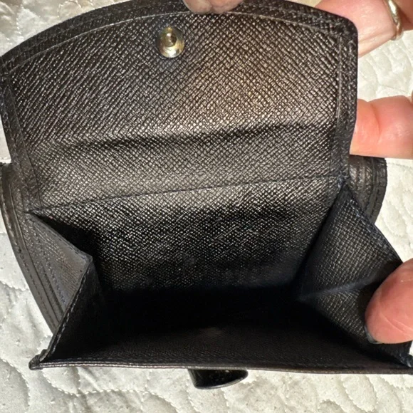 Louis Vuitton Epi Porte-Billets Black Leather Compact Wallet - Picture 12 of 16